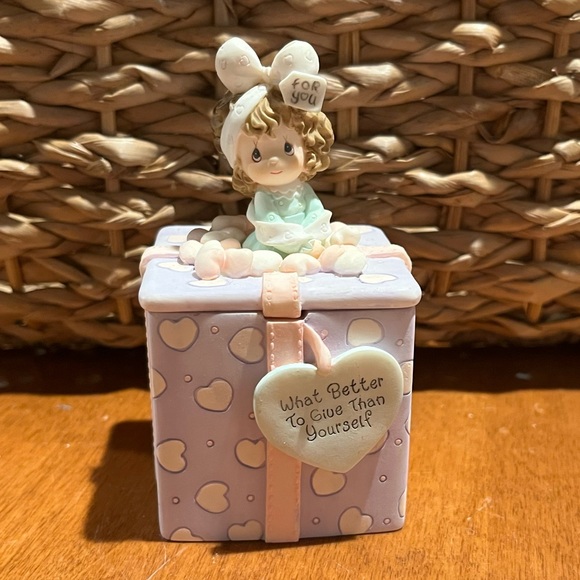 Precious Moments Gift Box - Picture 2 of 2